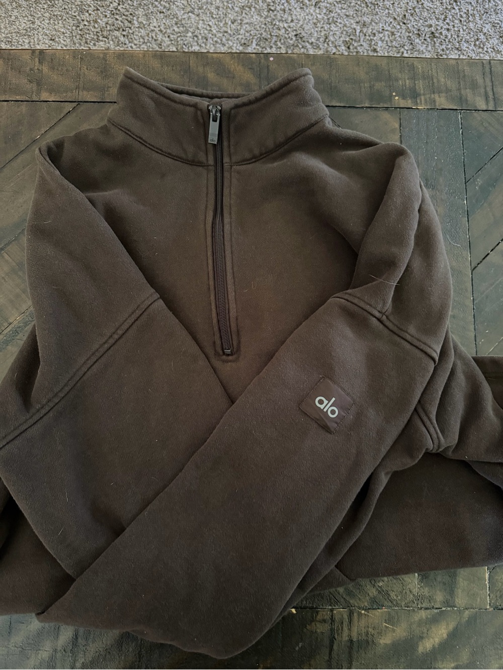 ALO Yoga Men’s Dark Brown Half-Zip Pullover Sweatshirt